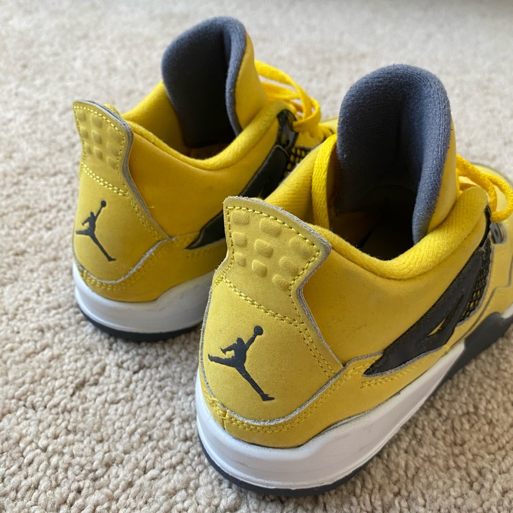 Jordan Retro Kids Size 2Y - Picture 9 of 11